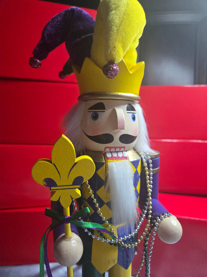 Mardi Gras Jester Nutcracker | Purple Green Gold Decor | Fleur-de-Lis Staff + Beads | Carnival / Louisiana Decor