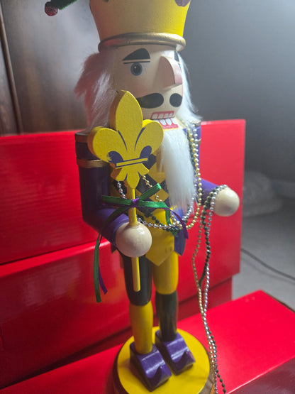 Mardi Gras Jester Nutcracker | Purple Green Gold Decor | Fleur-de-Lis Staff + Beads | Carnival / Louisiana Decor